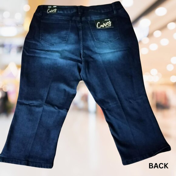 Classic 5-Pocket Capri Jeans with Hem Slit - Picture 4 of 8